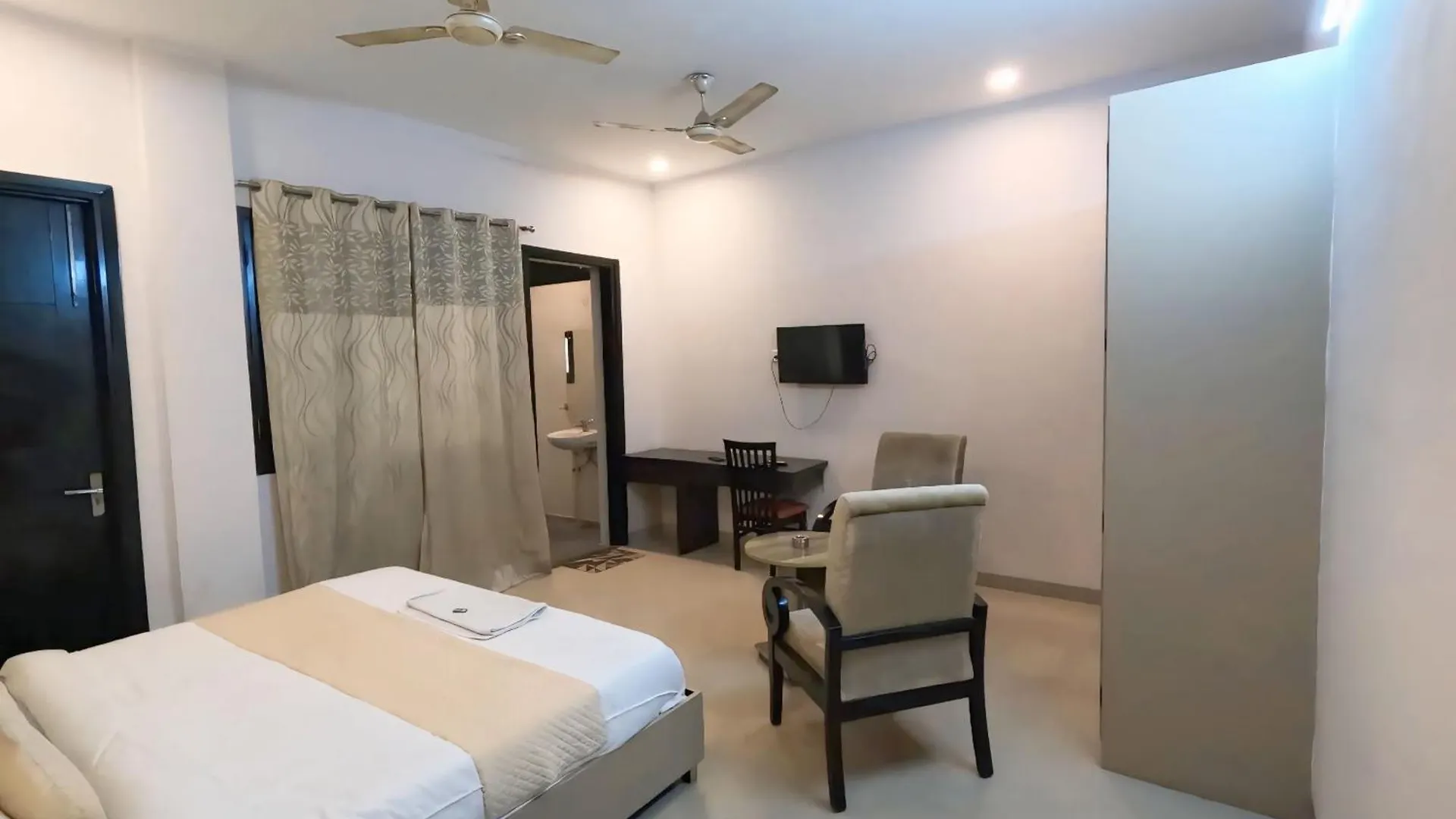 Hotel Global Luxury Stay Gurgaon