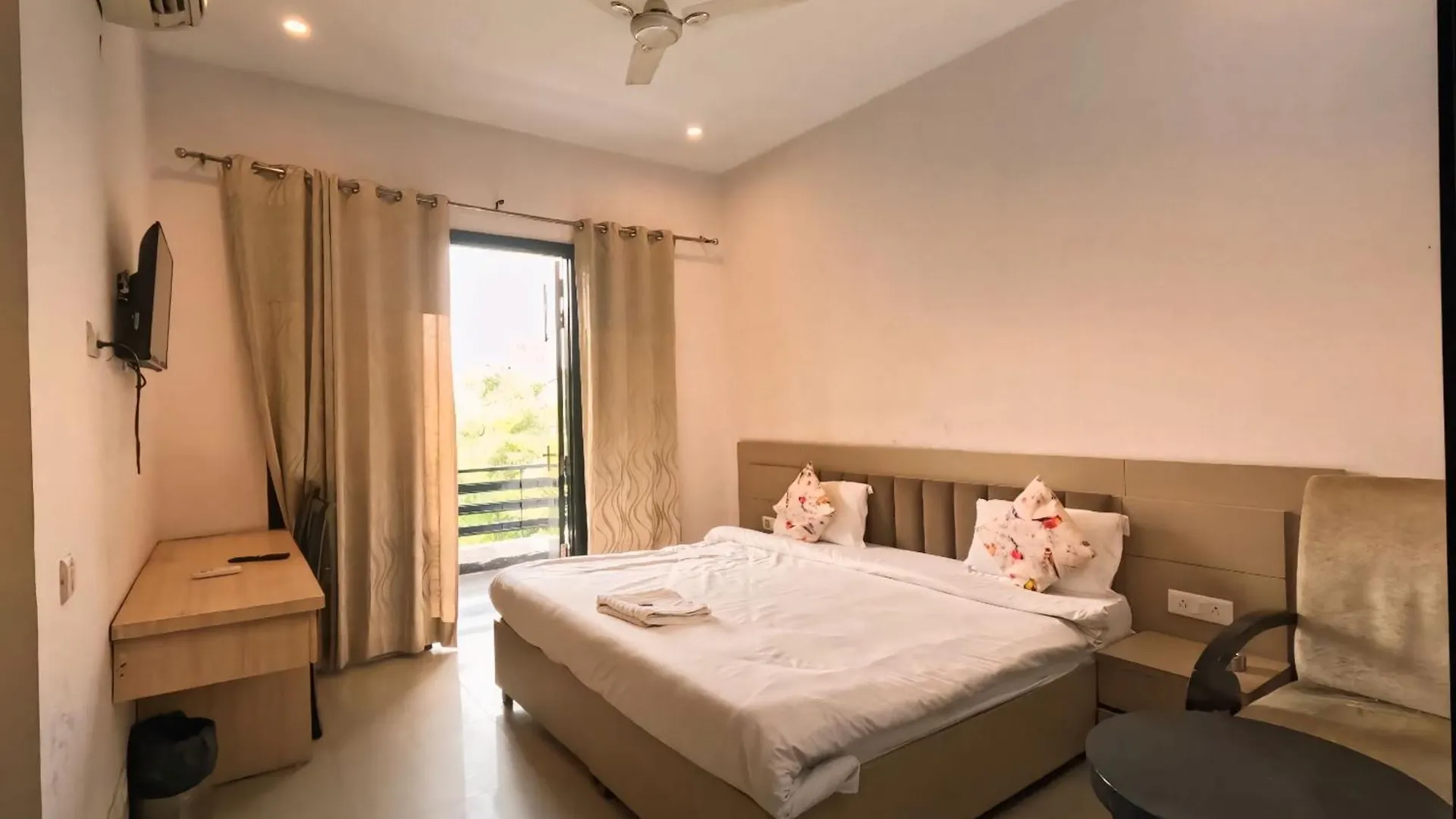 Hotel Global Luxury Stay Gurgaon